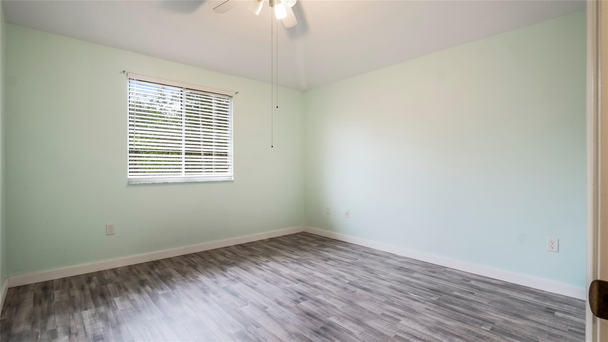 Sunset Plaza 152-48 B - Residential Lease