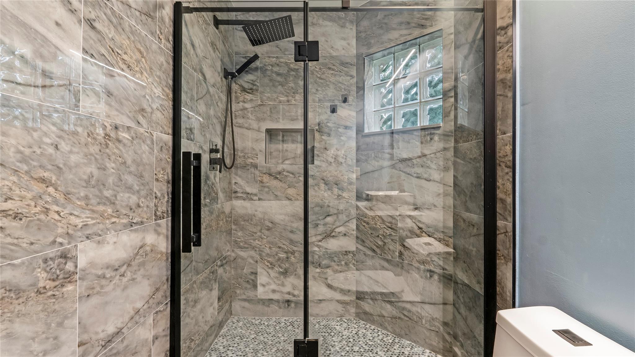 Sunset Plaza 152-48 B - Residential Lease