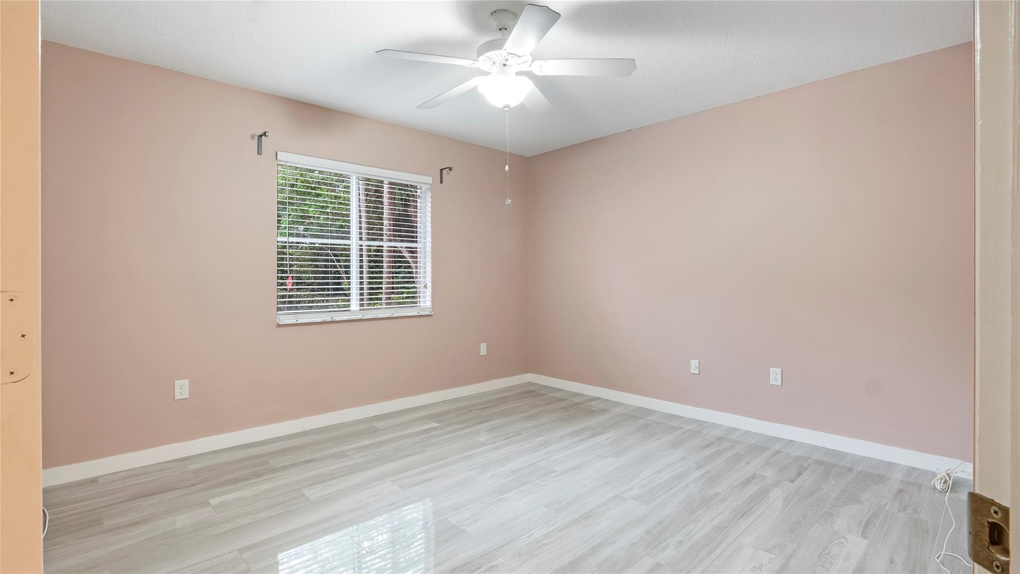 Sunset Plaza 152-48 B - Residential Lease