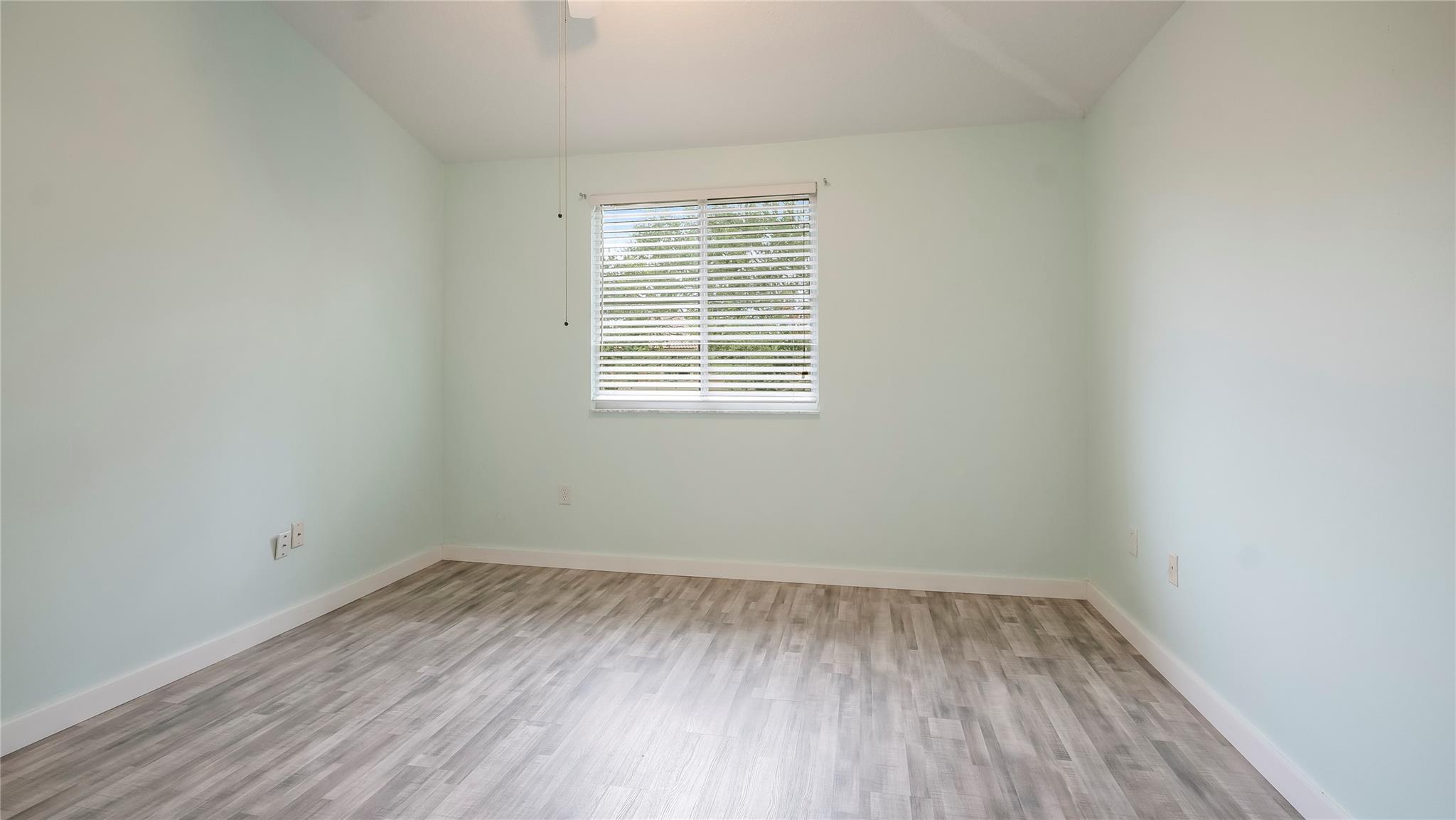 Sunset Plaza 152-48 B - Residential Lease