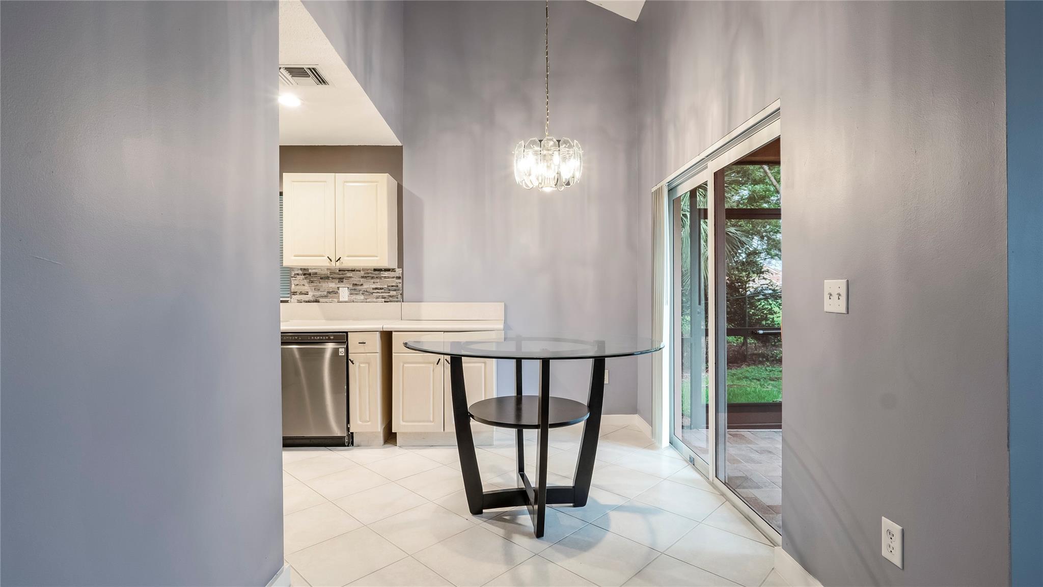 Sunset Plaza 152-48 B - Residential Lease