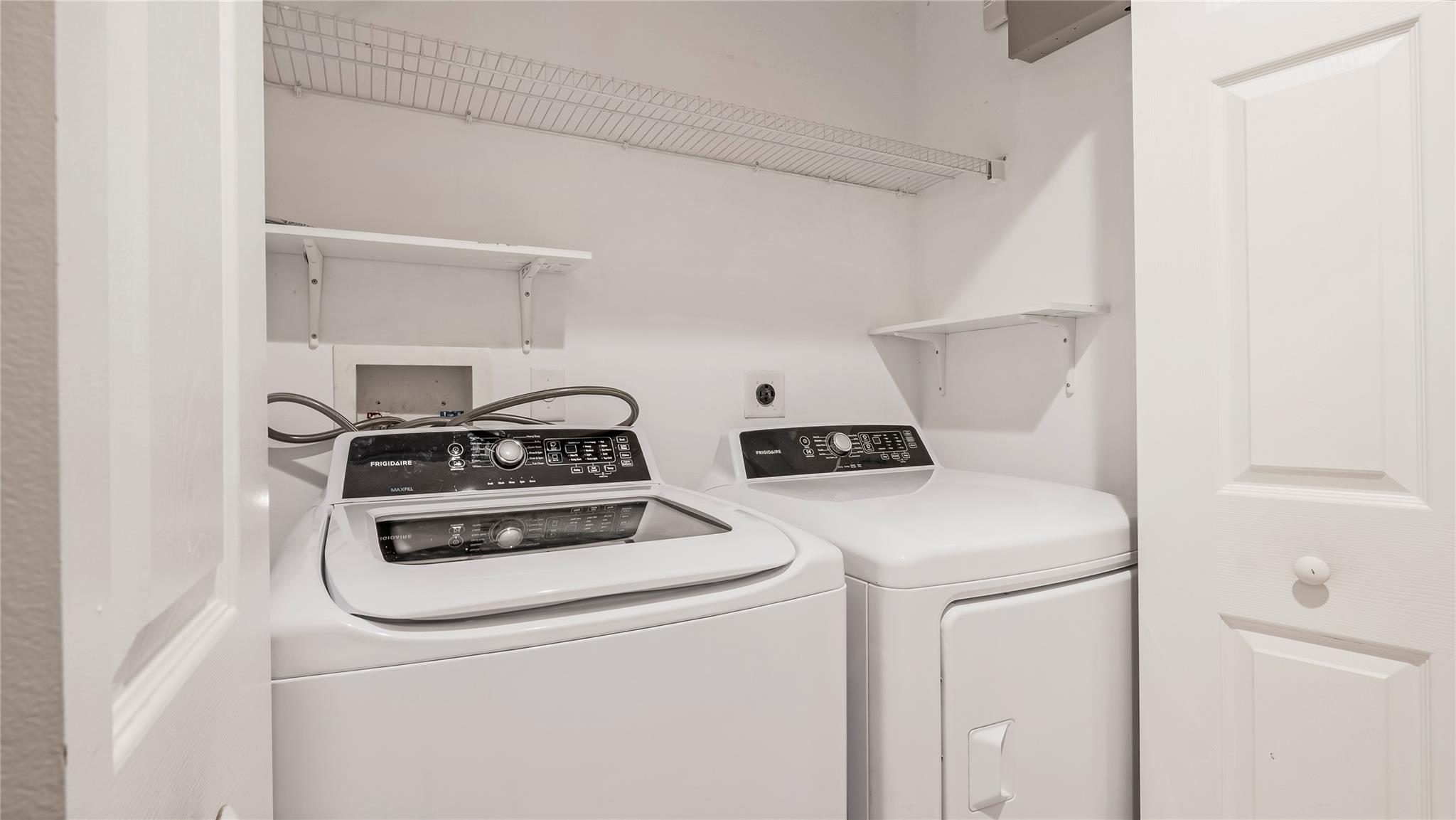 Sunset Plaza 152-48 B - Residential Lease