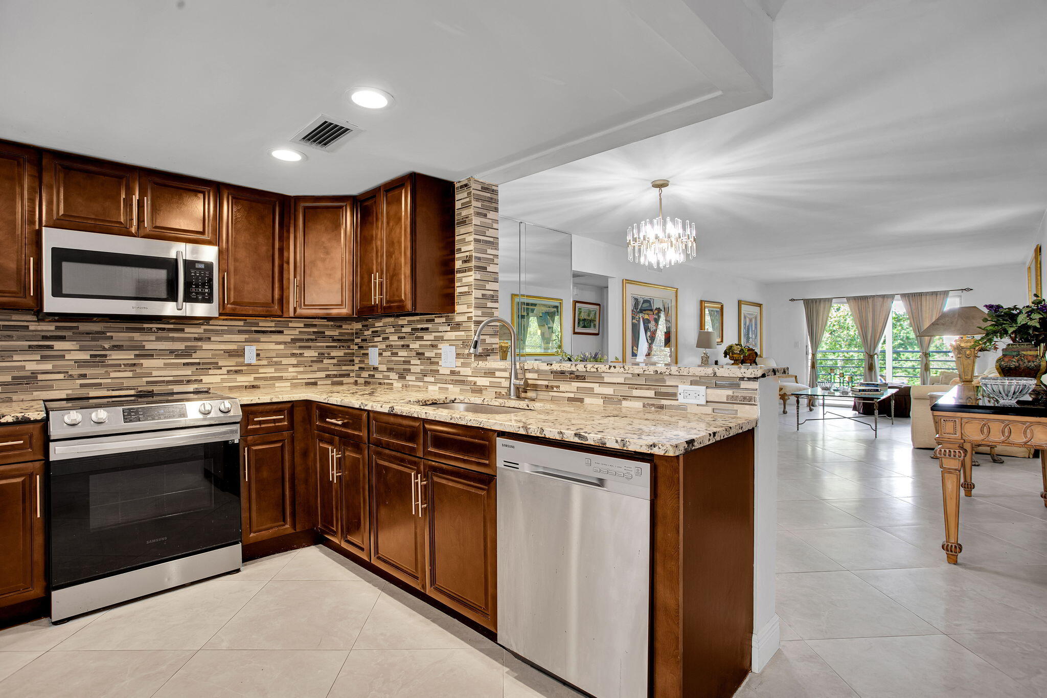 2804 VICTORIA Way C3