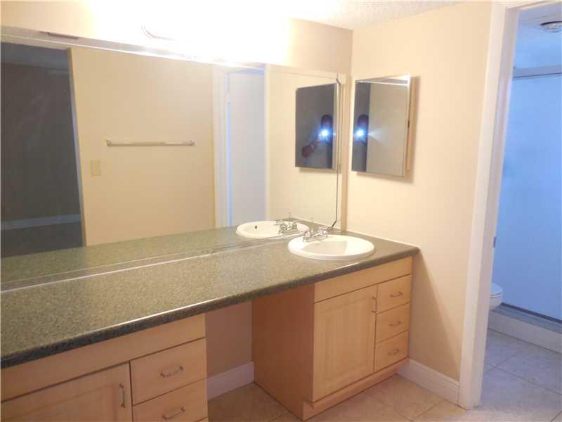 HAMPTONS WEST - Residential