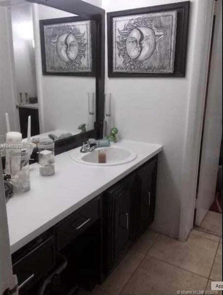 484 NW 165th St Road A-211