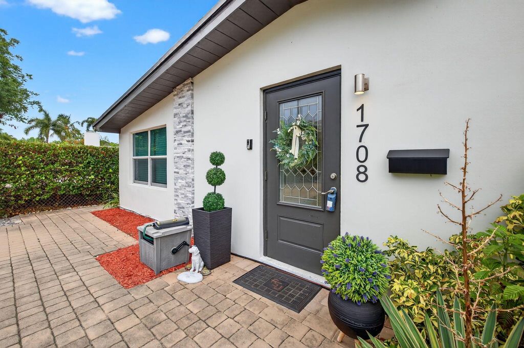 Photo of 1708 NE 16th Terrace, Fort Lauderdale, FL 33305 (MLS # R11113078)