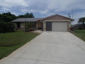 Great Central location close to the Turnpike, shopping, dining and schools. This home features 3 bedrooms with 2 full baths and a 2 car garage. Other features include a large living area split floor plan and tile and laminate wood floors throughout. Nice size yard.