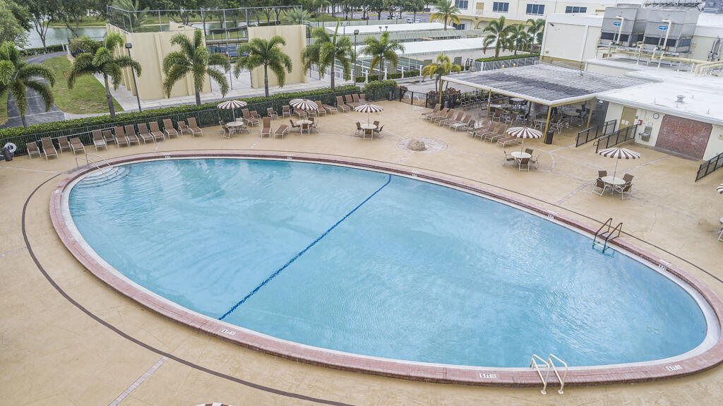 Century Village - GOLFS EDGE CONDOS A THRU G - Residential