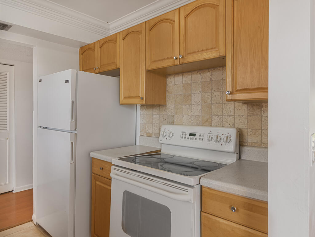 Century Village - GOLFS EDGE CONDOS A THRU G - Residential