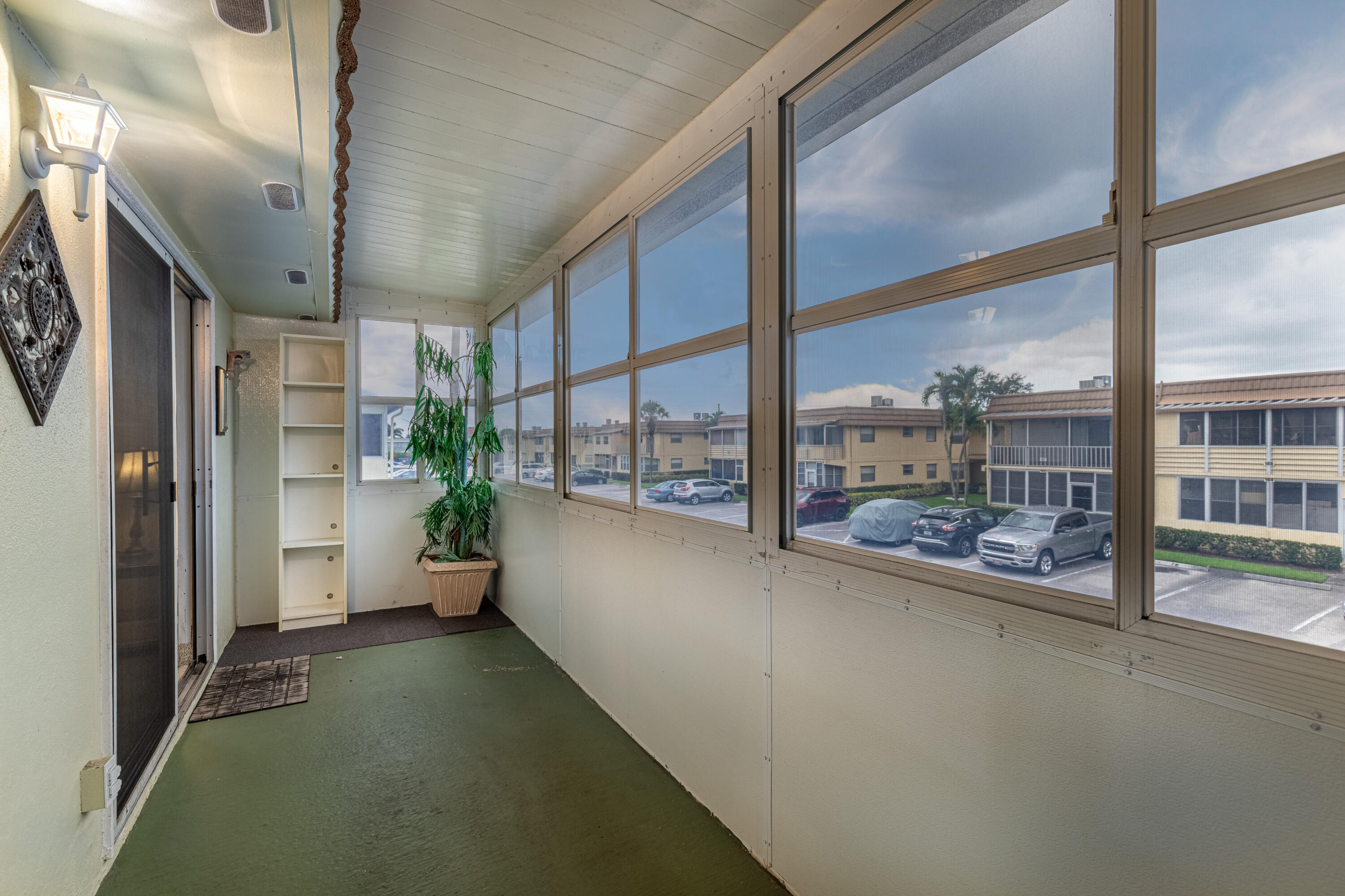 KINGS POINT SAXONY CONDOS - Residential