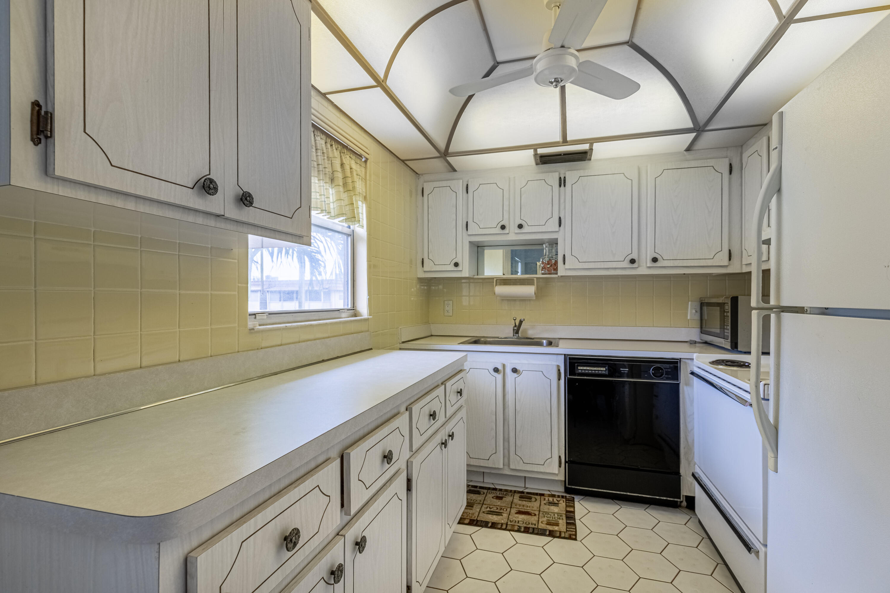 KINGS POINT SAXONY CONDOS - Residential