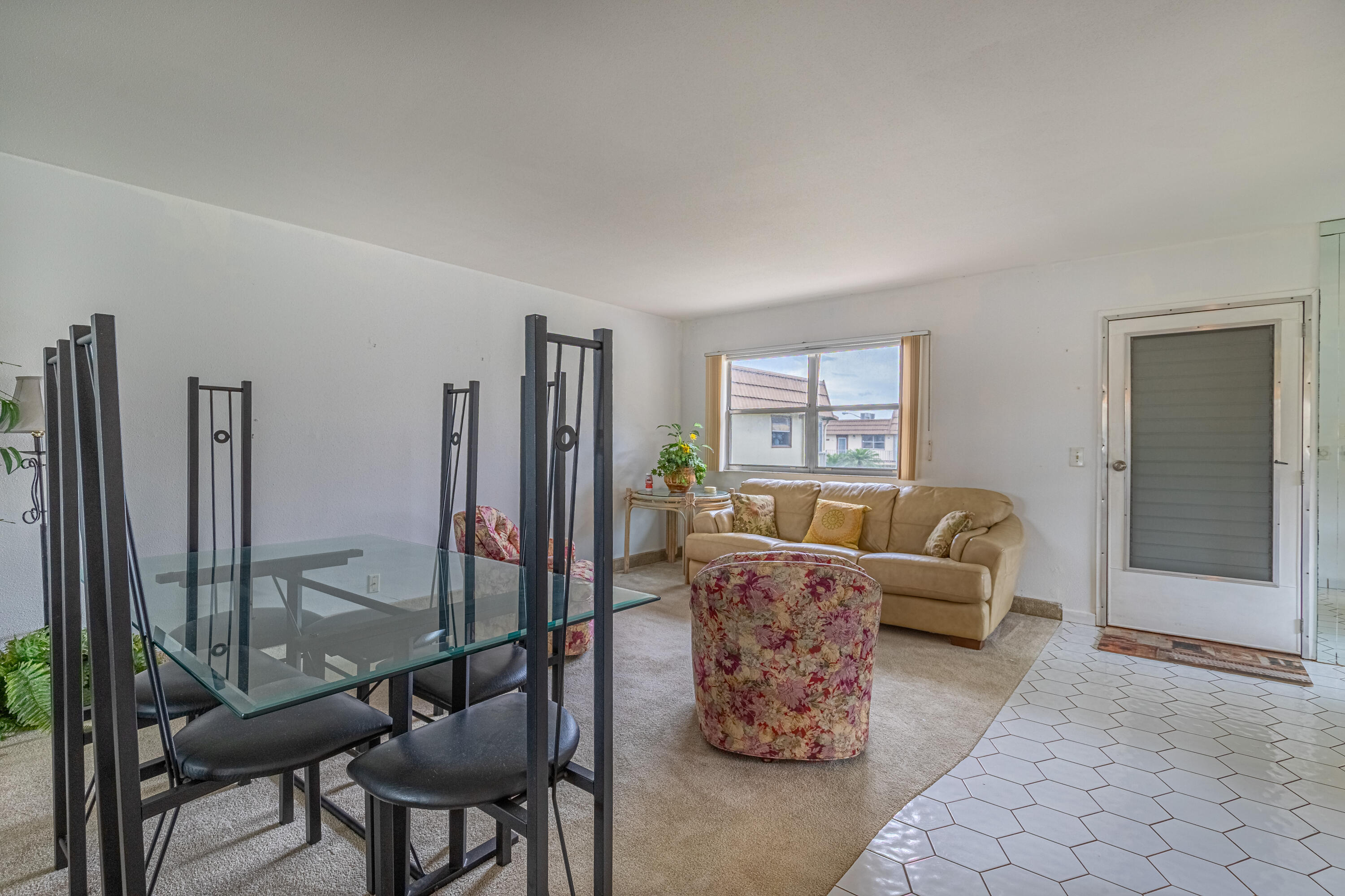 KINGS POINT SAXONY CONDOS - Residential