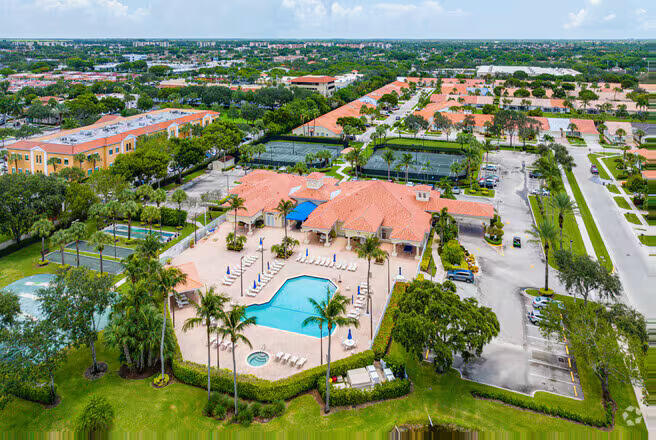 KINGS POINT SAXONY CONDOS - Residential