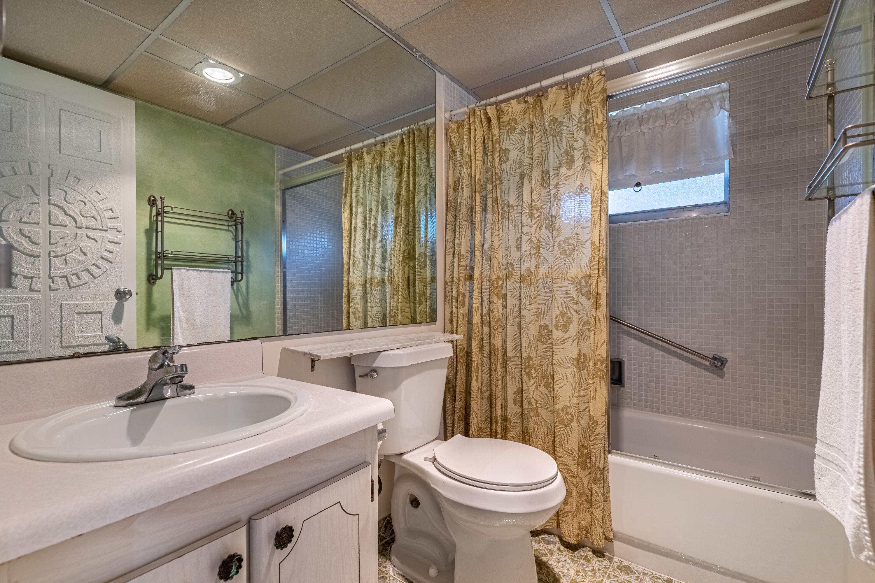 KINGS POINT SAXONY CONDOS - Residential