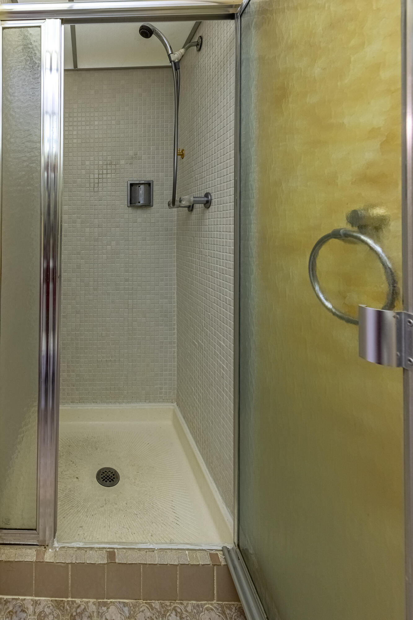 KINGS POINT SAXONY CONDOS - Residential