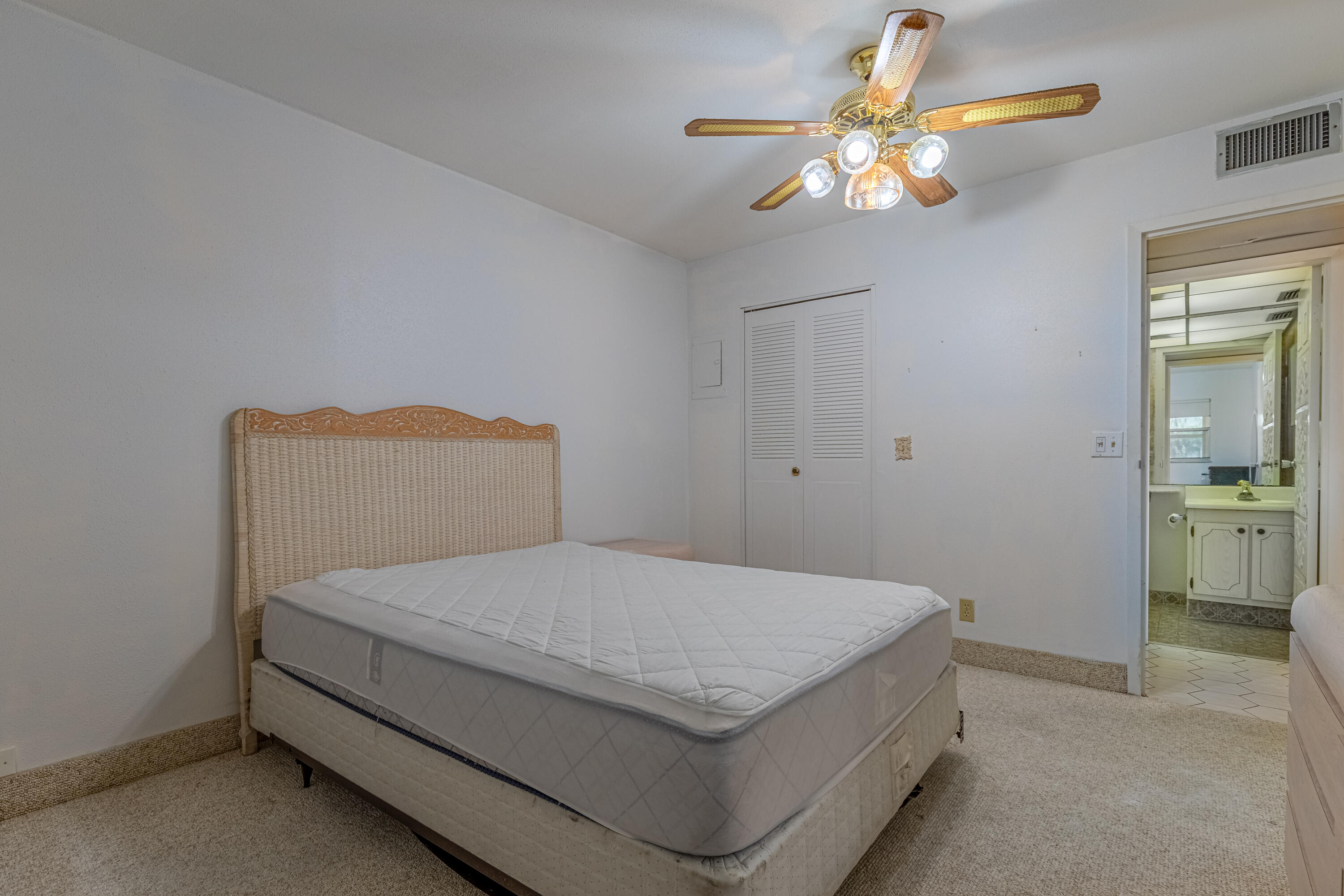 KINGS POINT SAXONY CONDOS - Residential