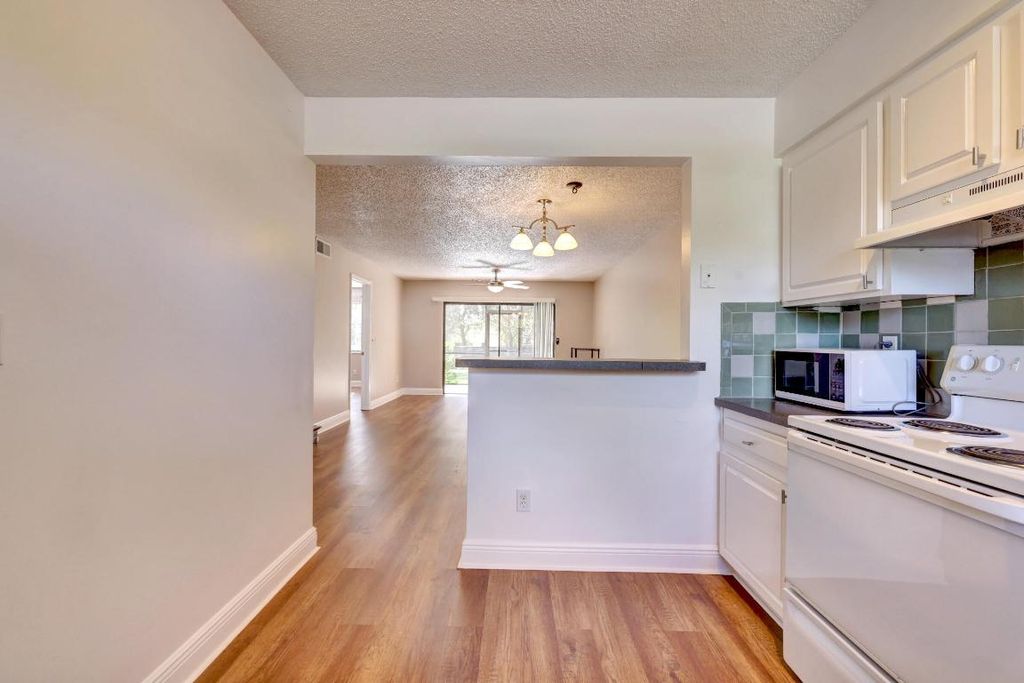 Photo of 1270 SE Parkview Place #4, Stuart, FL 34994 (MLS # R10954209)