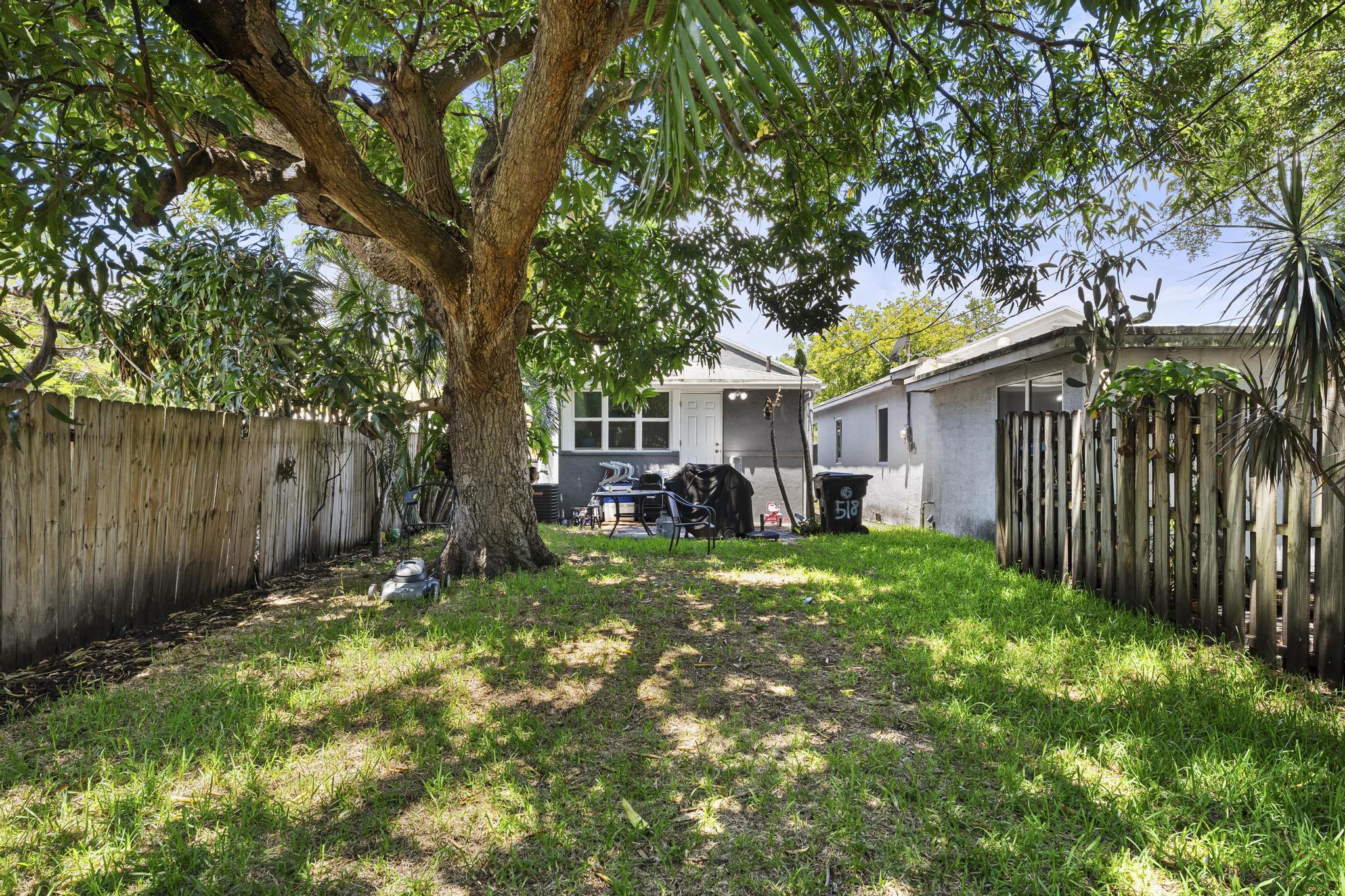 LAKE WORTH TOWN OF - Residential