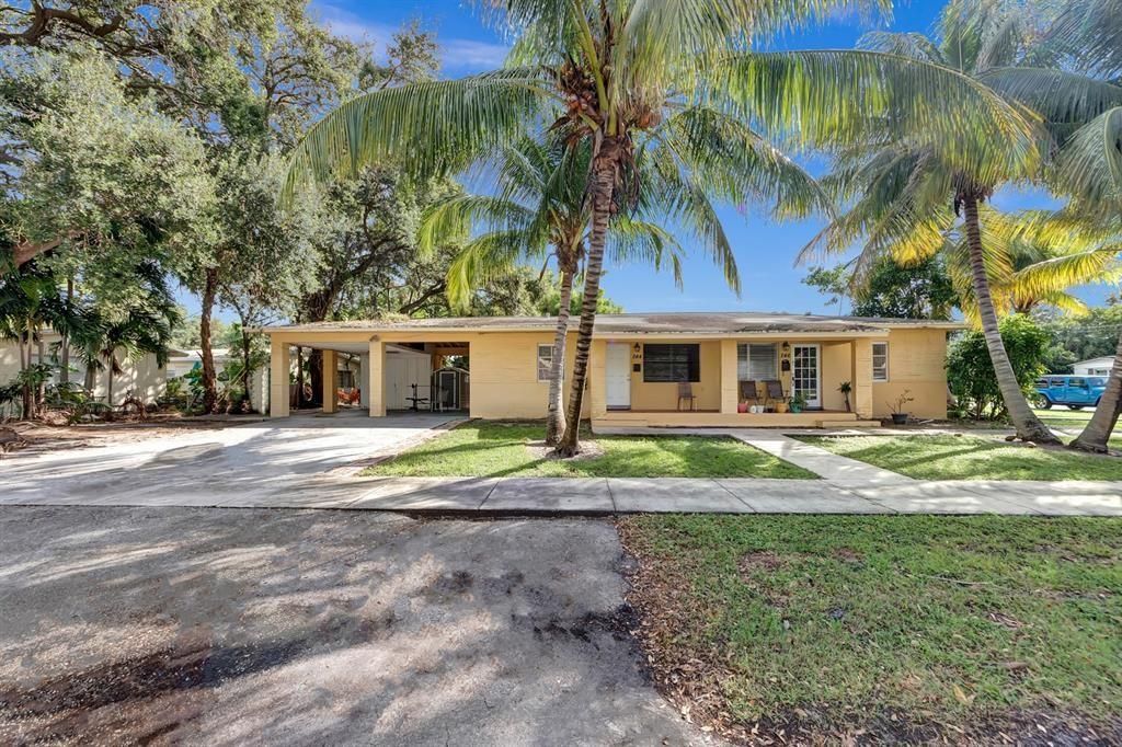 Photo of 246 W Park Drive, Fort Lauderdale, FL 33315 (MLS # F10496362)