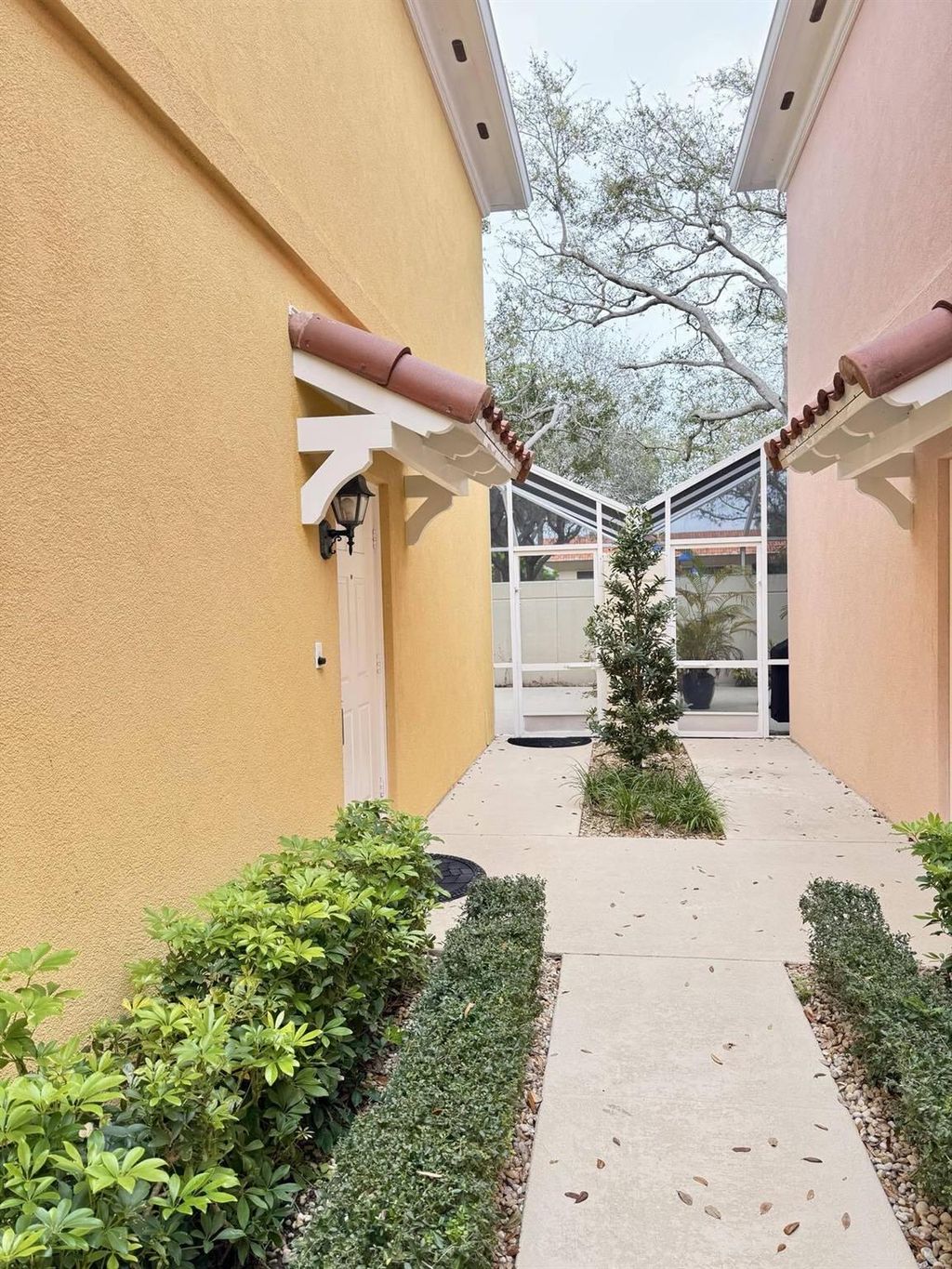 Photo of 79 Live Oak Circle, Tequesta, FL 33469 (MLS # R11065260)