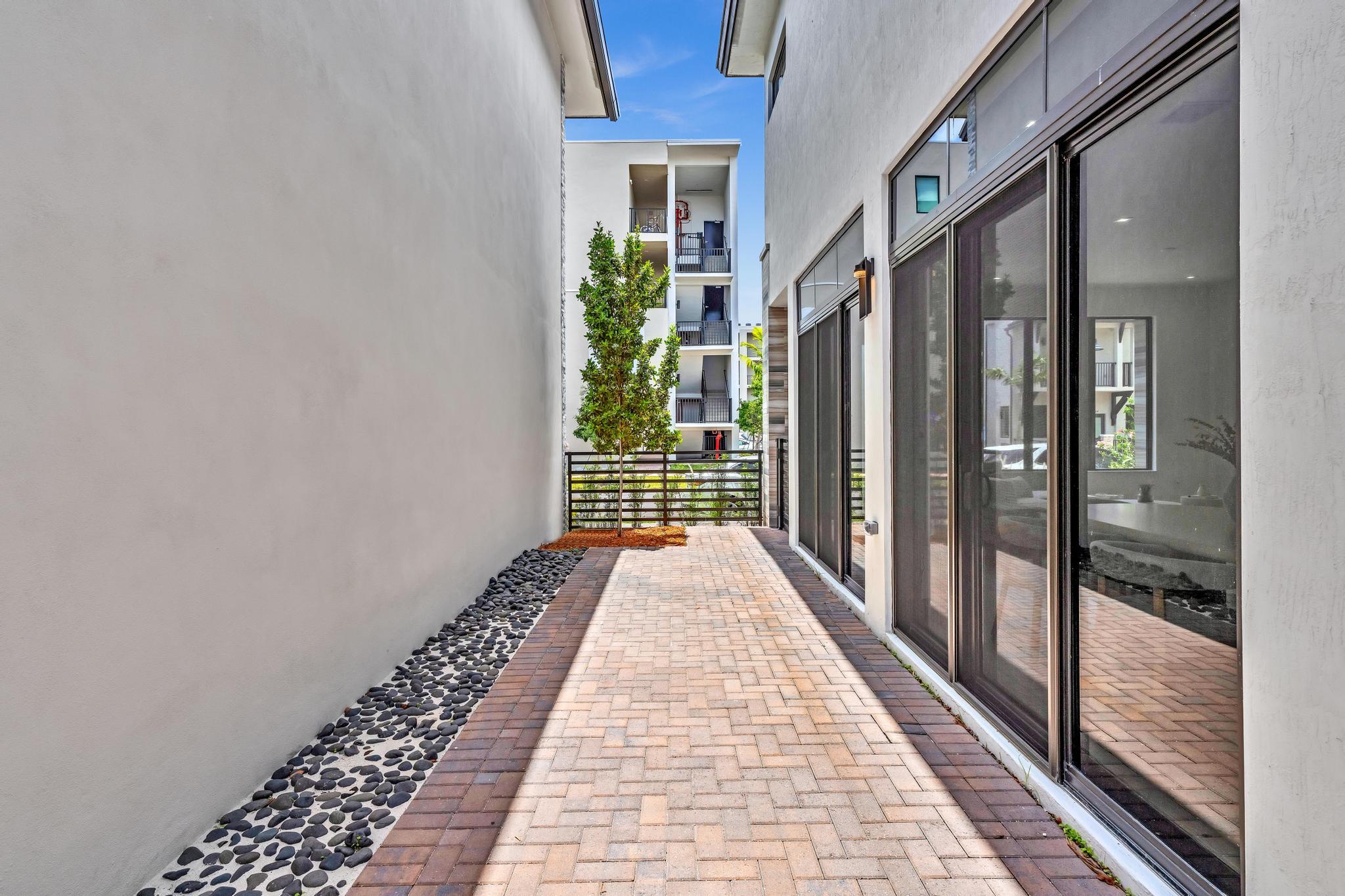 8013 NW 42 Street