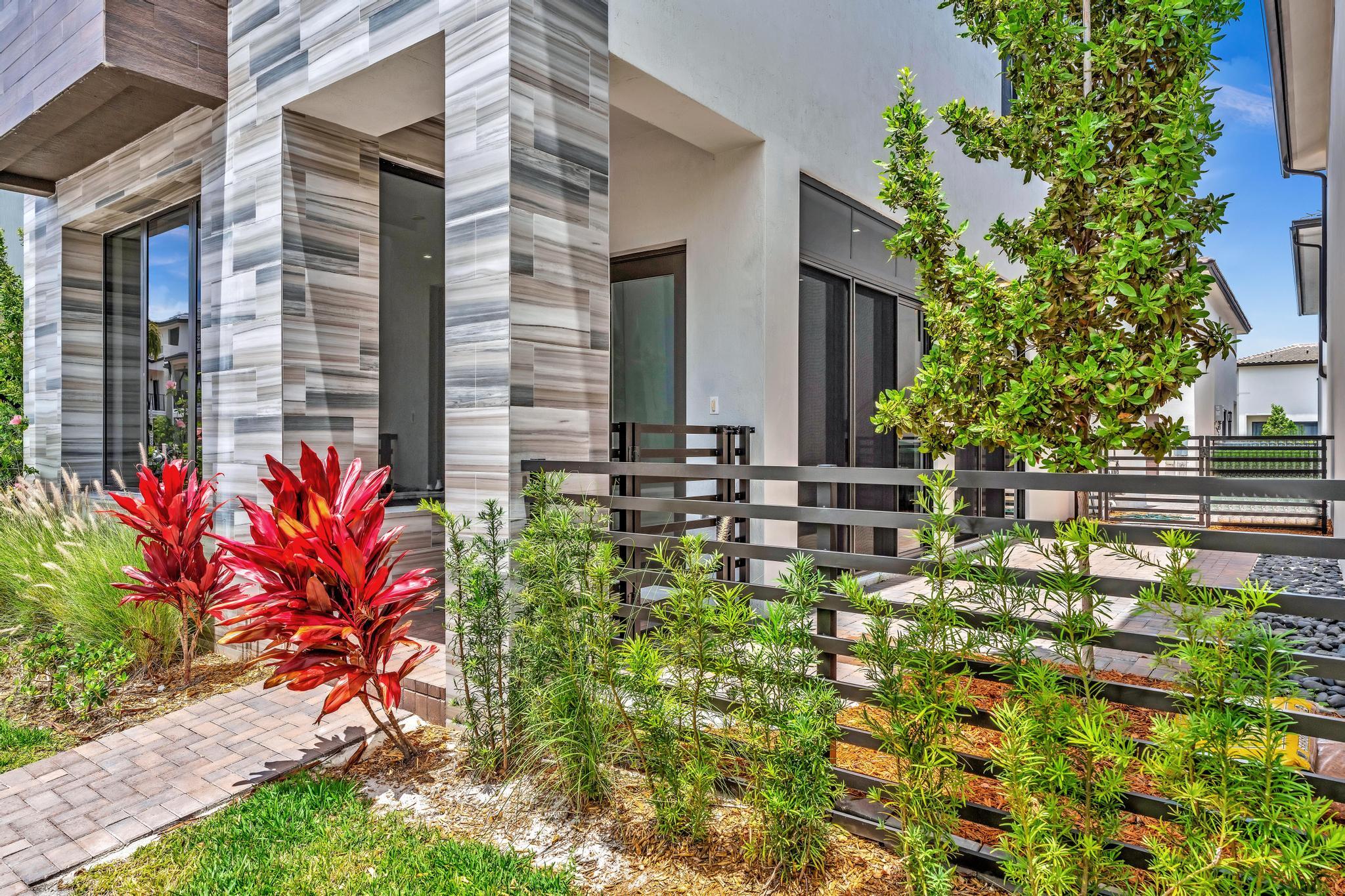 8013 NW 42 Street