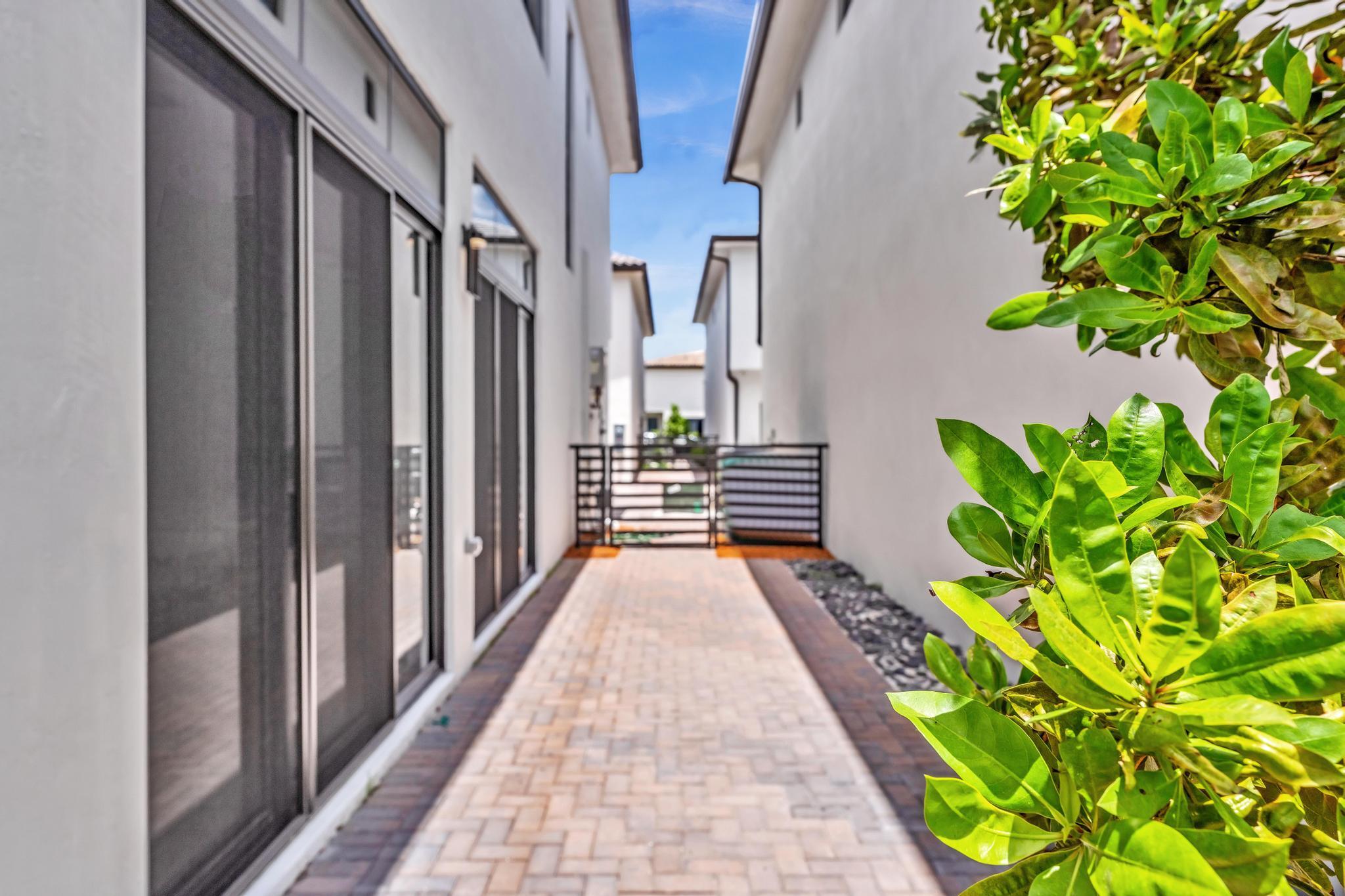 8013 NW 42 Street