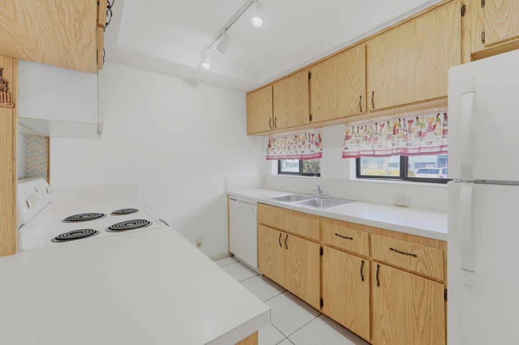 Photo of 950 S KANNER HWY TH-133 Highway #133, Stuart, FL 34994 (MLS # B26060427)