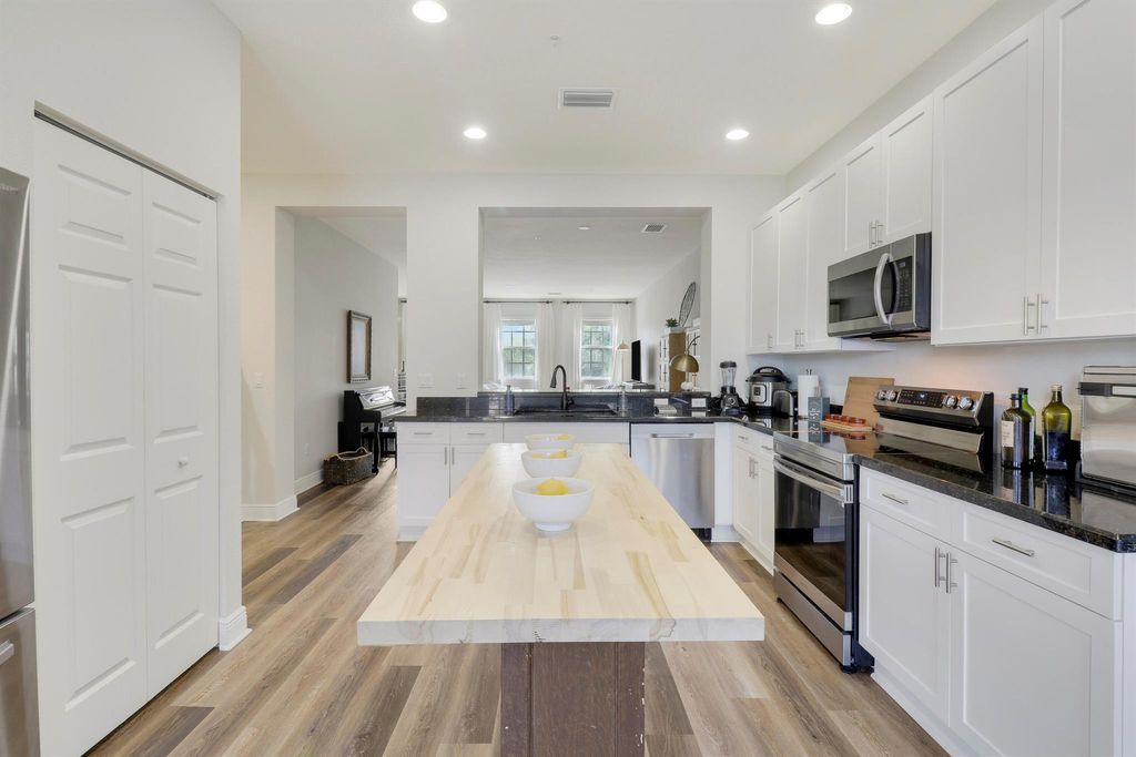 Photo of 425 Greenwich Circle #203, Jupiter, FL 33458 (MLS # R10911603)