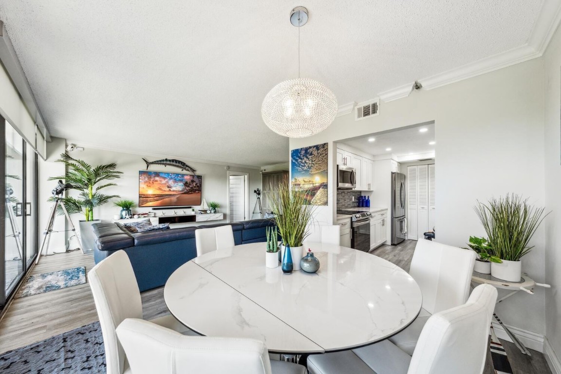 859 Jeffery Street 6090