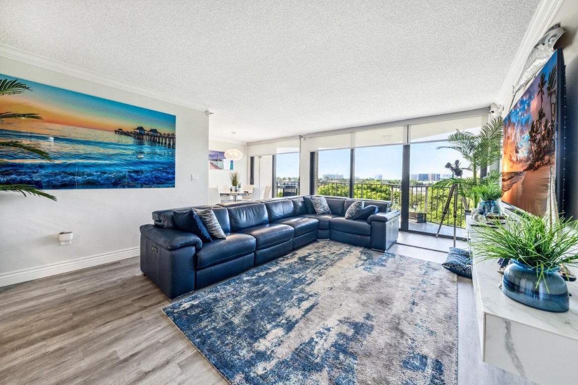 859 Jeffery Street 6090