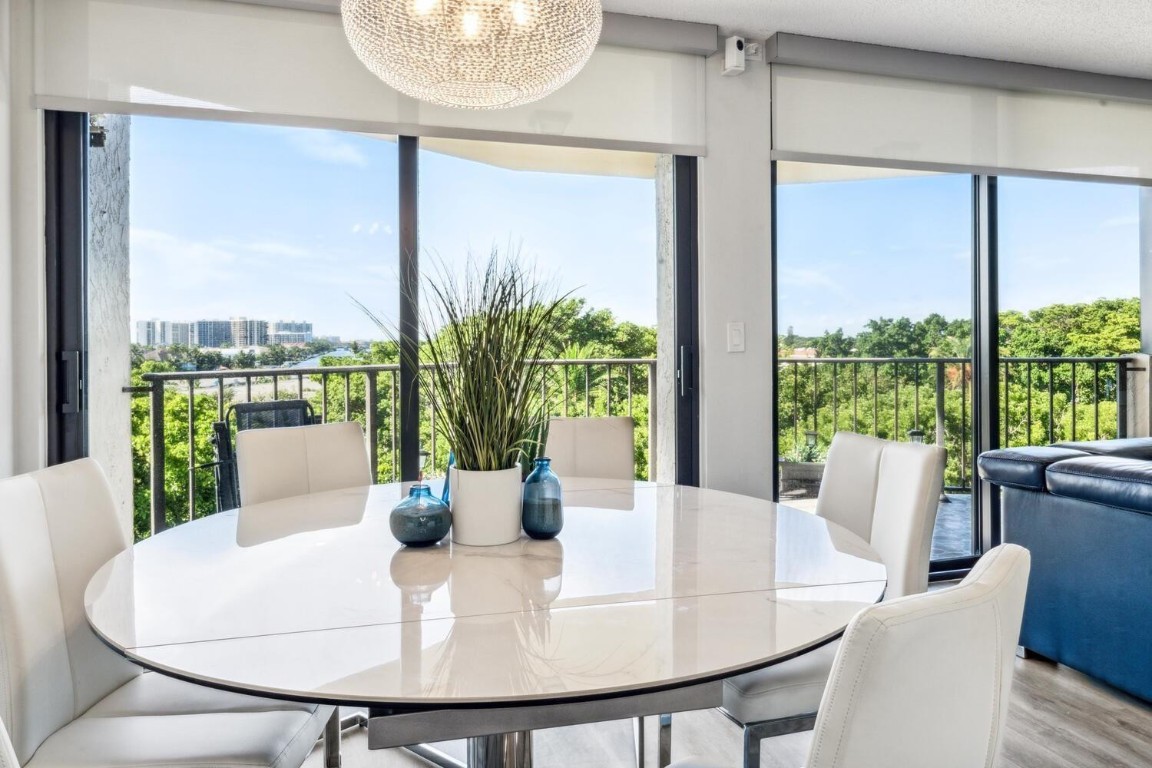 859 Jeffery Street 6090