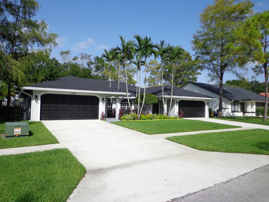 Photo of 1169 Mulberry Place, Wellington, FL 33414 (MLS # B26029322)