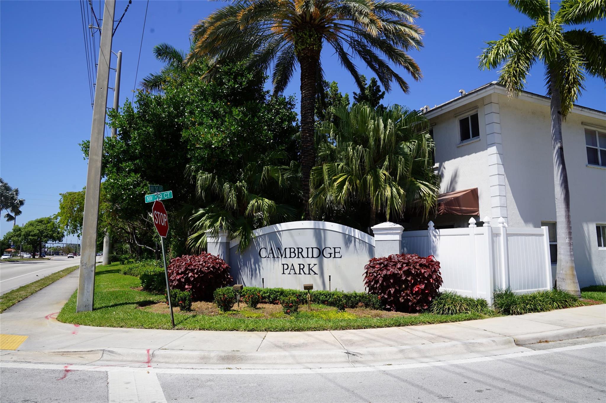 Cambridge Park at Oakland - Residential