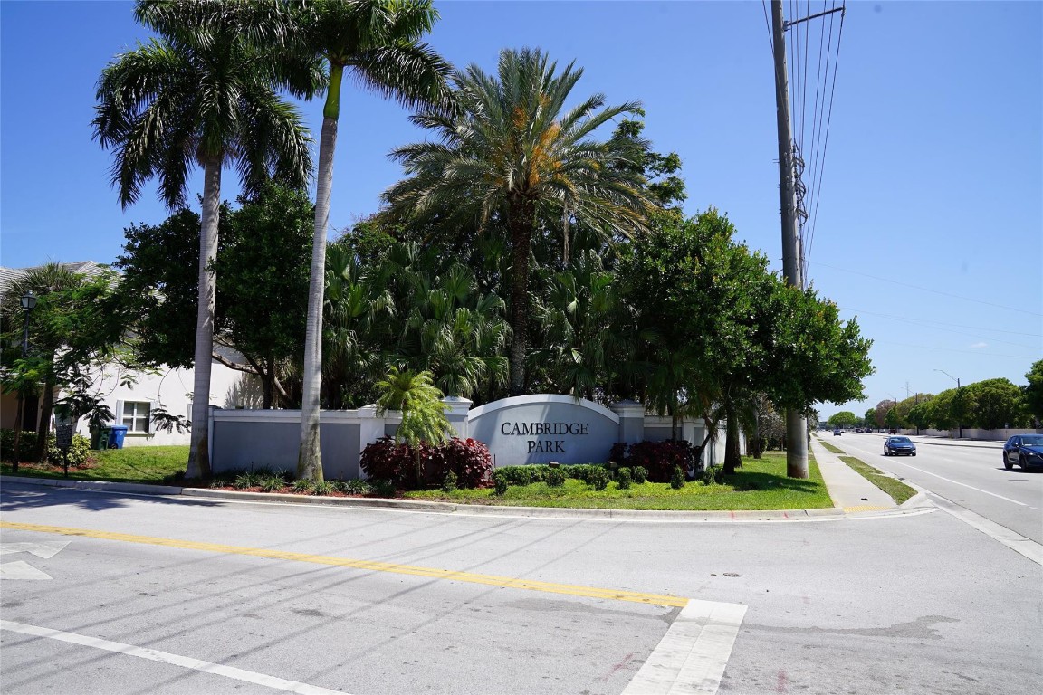 Cambridge Park at Oakland - Residential