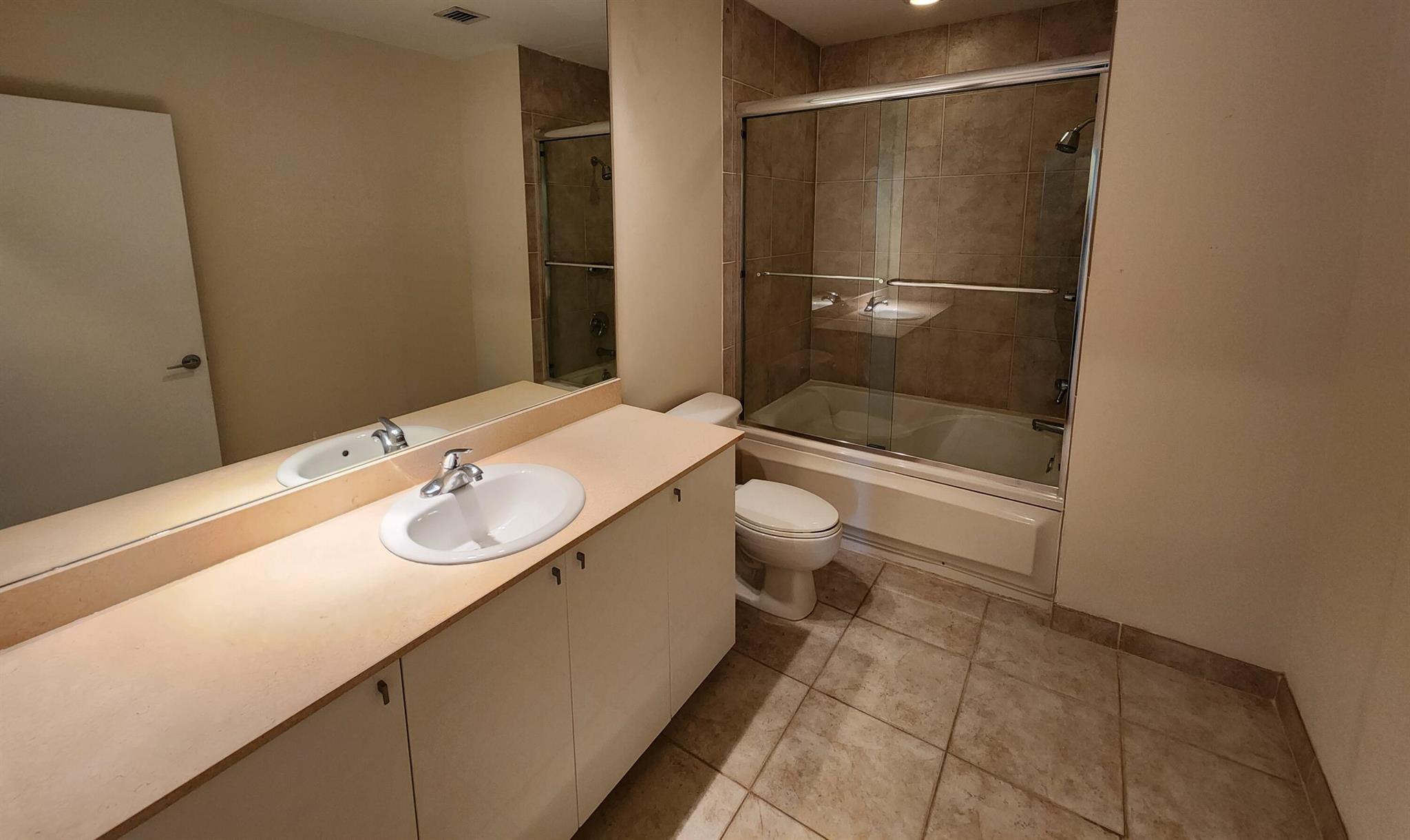 SLADE CONDO - Residential