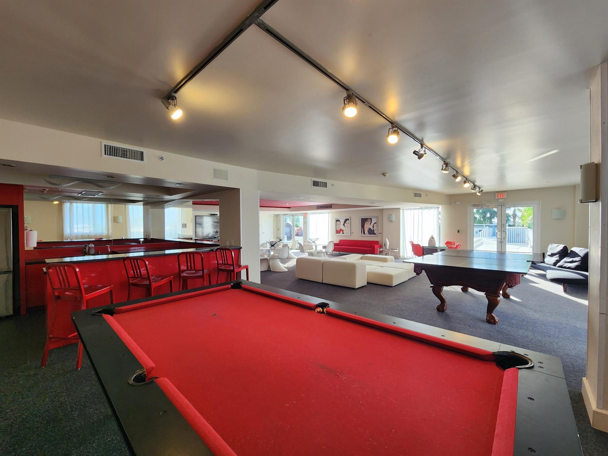 SLADE CONDO - Residential