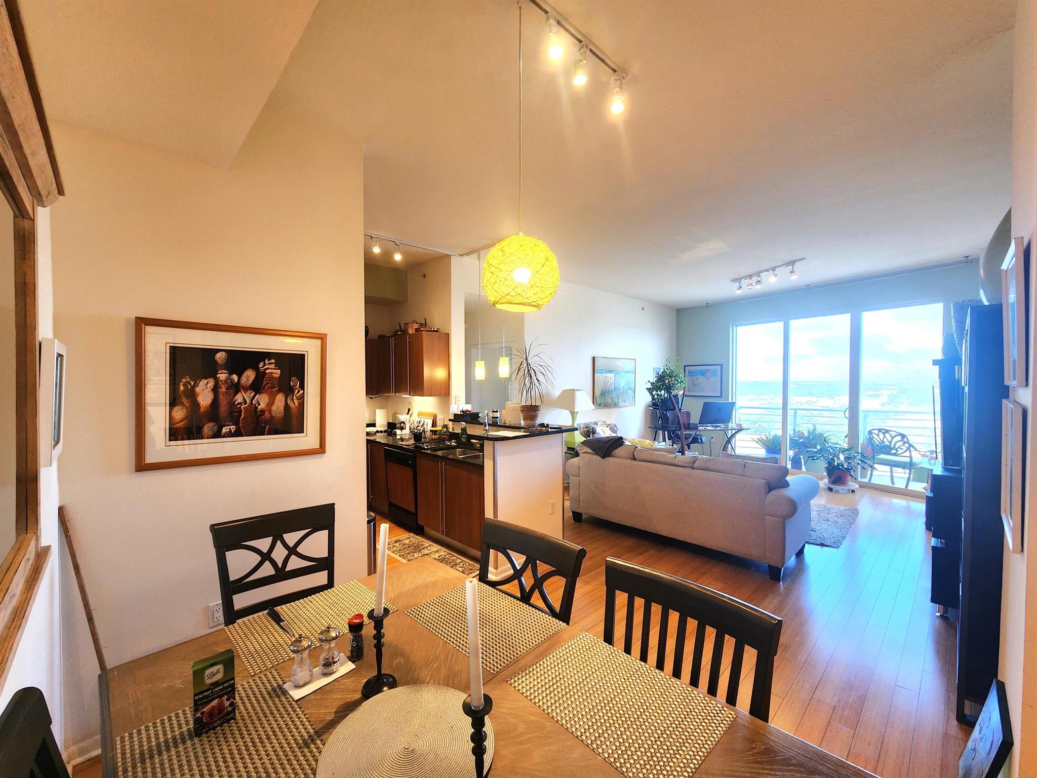 SLADE CONDO - Residential