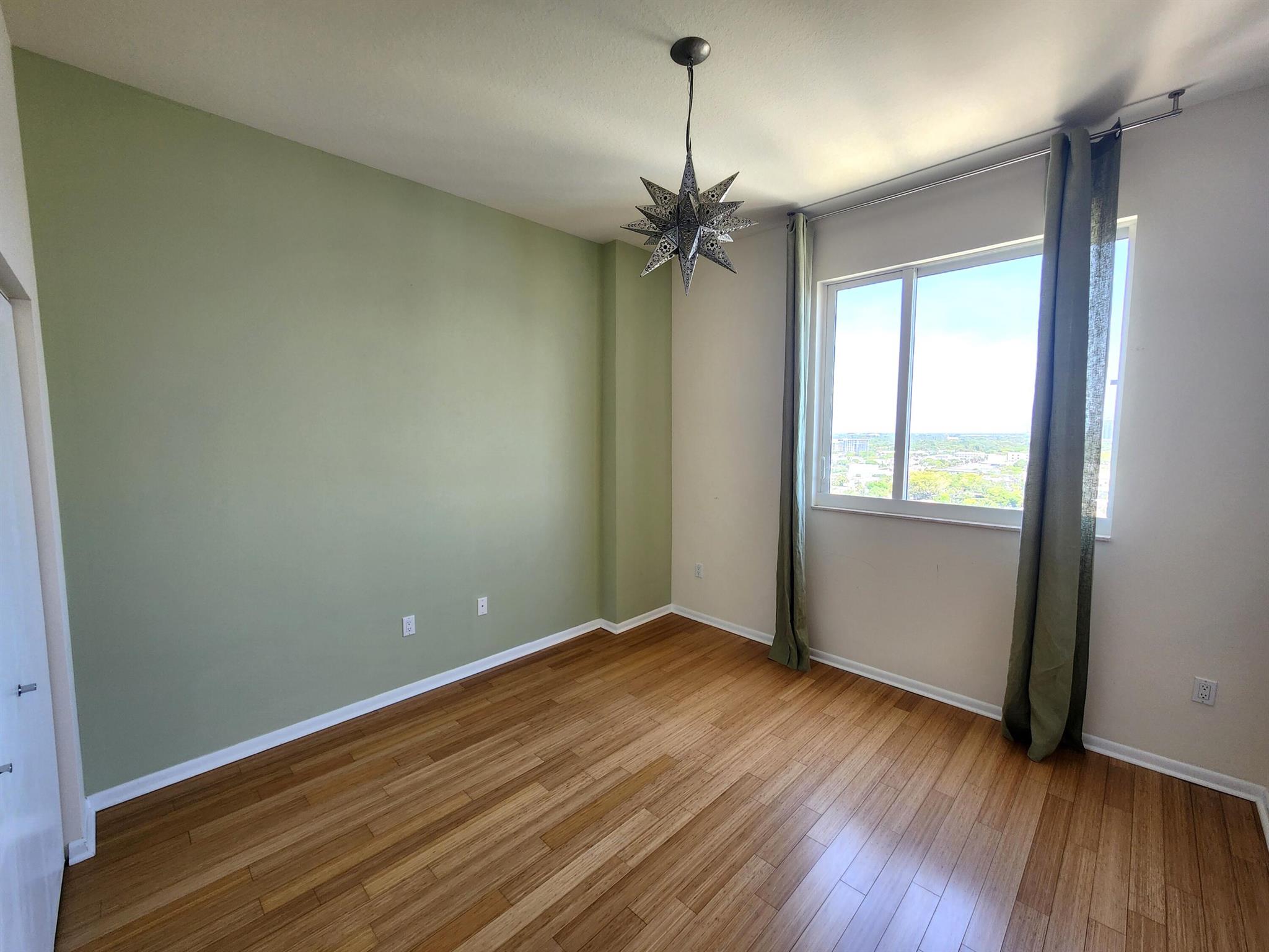 SLADE CONDO - Residential