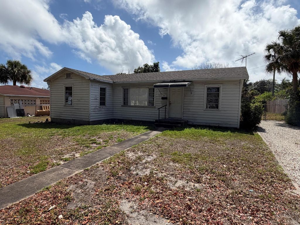 Photo of 814 36th St, West Palm Beach, FL 33407 (MLS # B26000100)