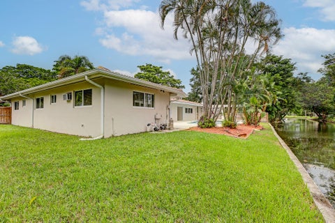 Tiny photo for 500 SW 62ND Avenue, Plantation, FL 33317 (MLS # B26084467)