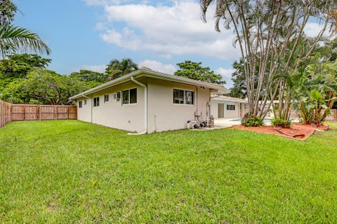 Tiny photo for 500 SW 62ND Avenue, Plantation, FL 33317 (MLS # B26084467)
