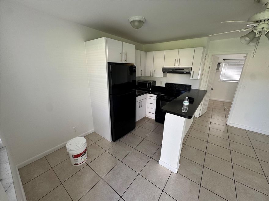 For Rent – 1  Bed / 1 Bath in Fort Lauderdale Location: Near Commercial Blvd & 6th, close to the beach Features & Amenities: Water included Access to gym, pool, and tennis court Bright and spacious layout Convenient location near shops, restaurants, and major roads