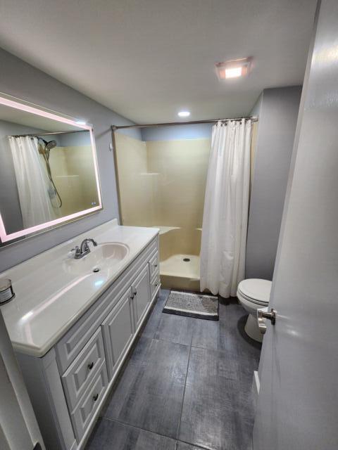 PINE CROFT CONDOMINIUM - Residential Lease