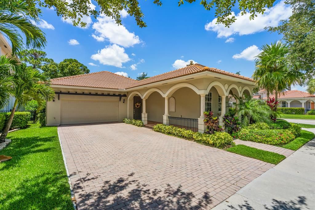 Photo of 160 Via Rosina, Jupiter, FL 33458 (MLS # R10803975)