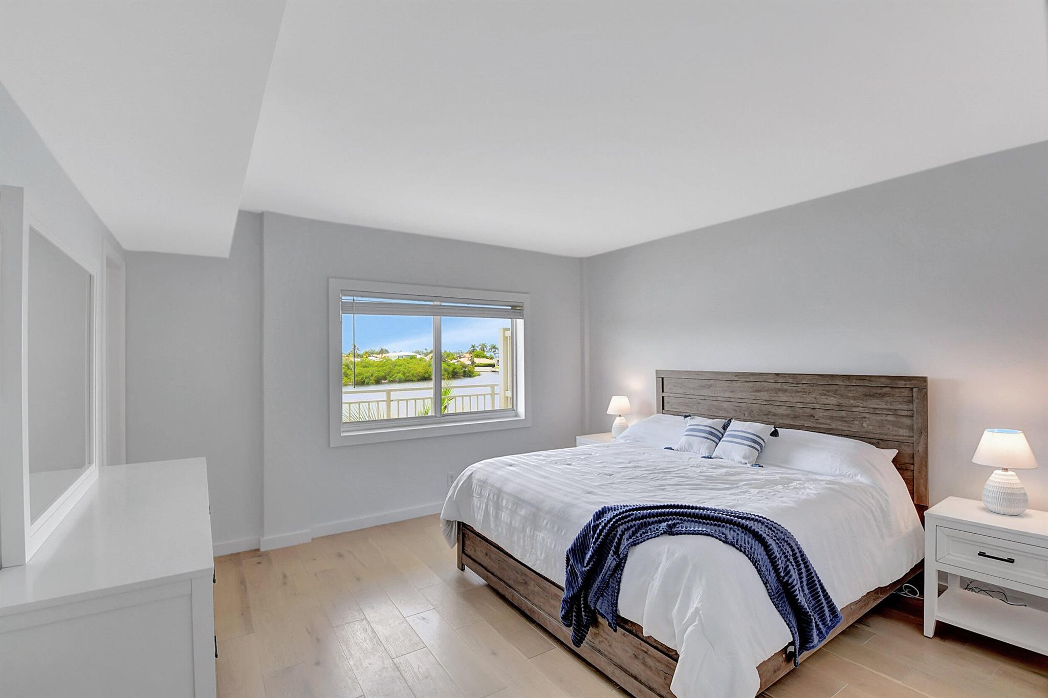 OCEAN PARK MANOR CONDO - Residential