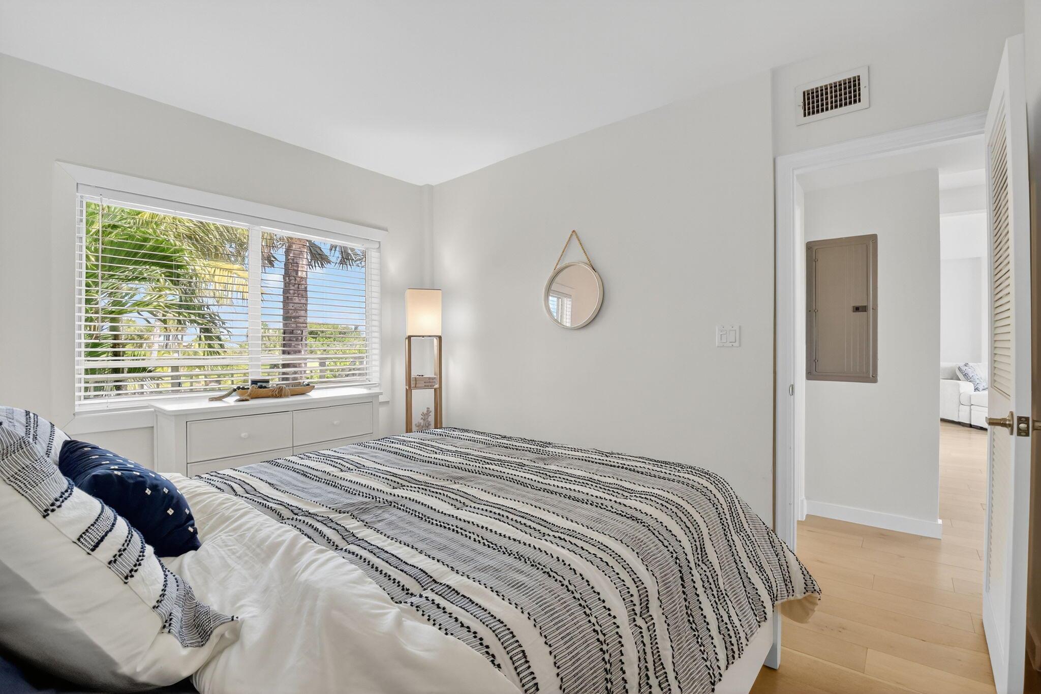 OCEAN PARK MANOR CONDO - Residential