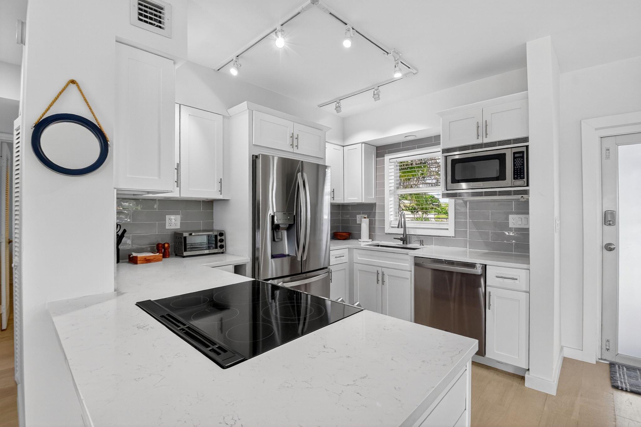 OCEAN PARK MANOR CONDO - Residential