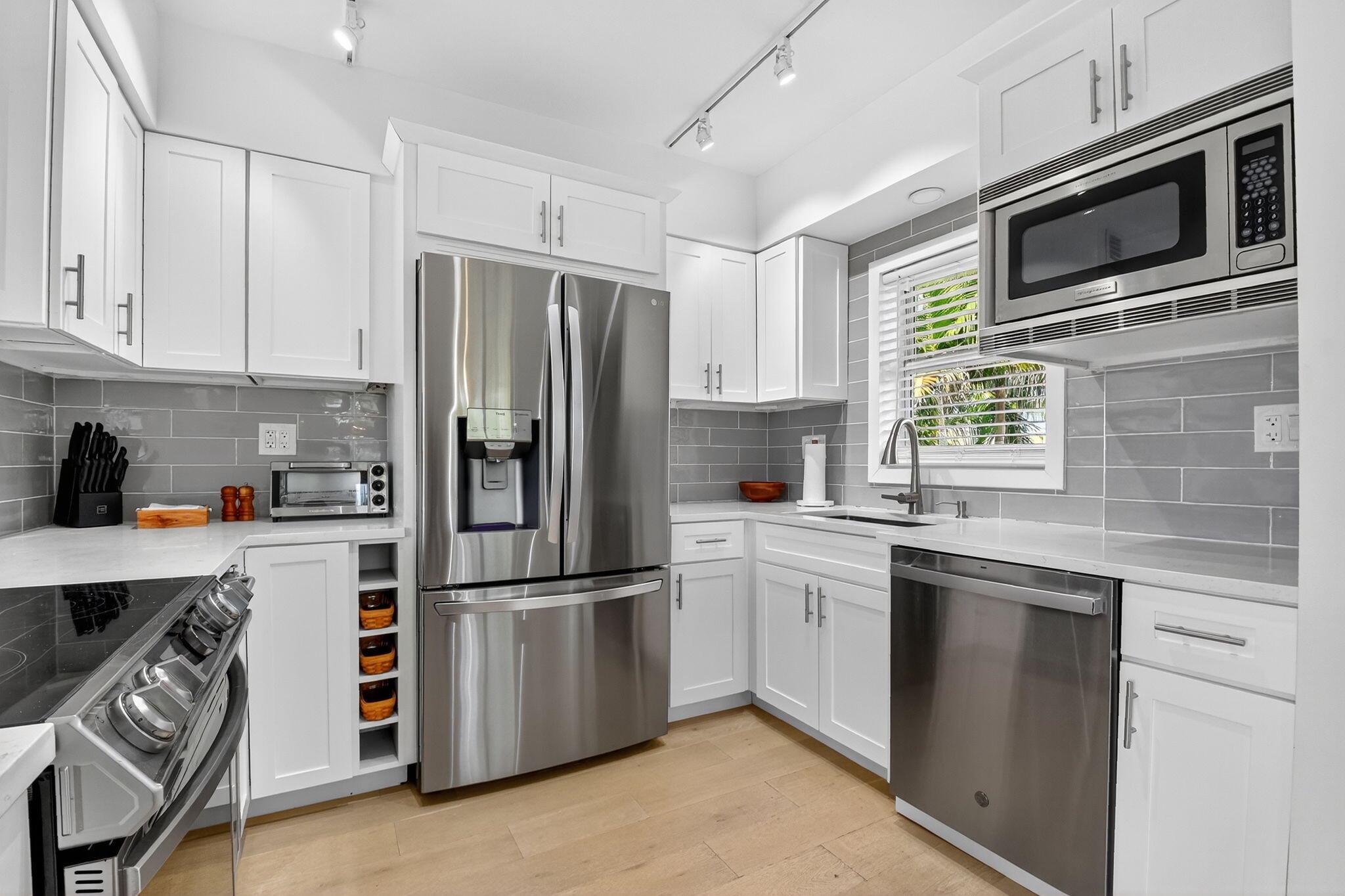OCEAN PARK MANOR CONDO - Residential