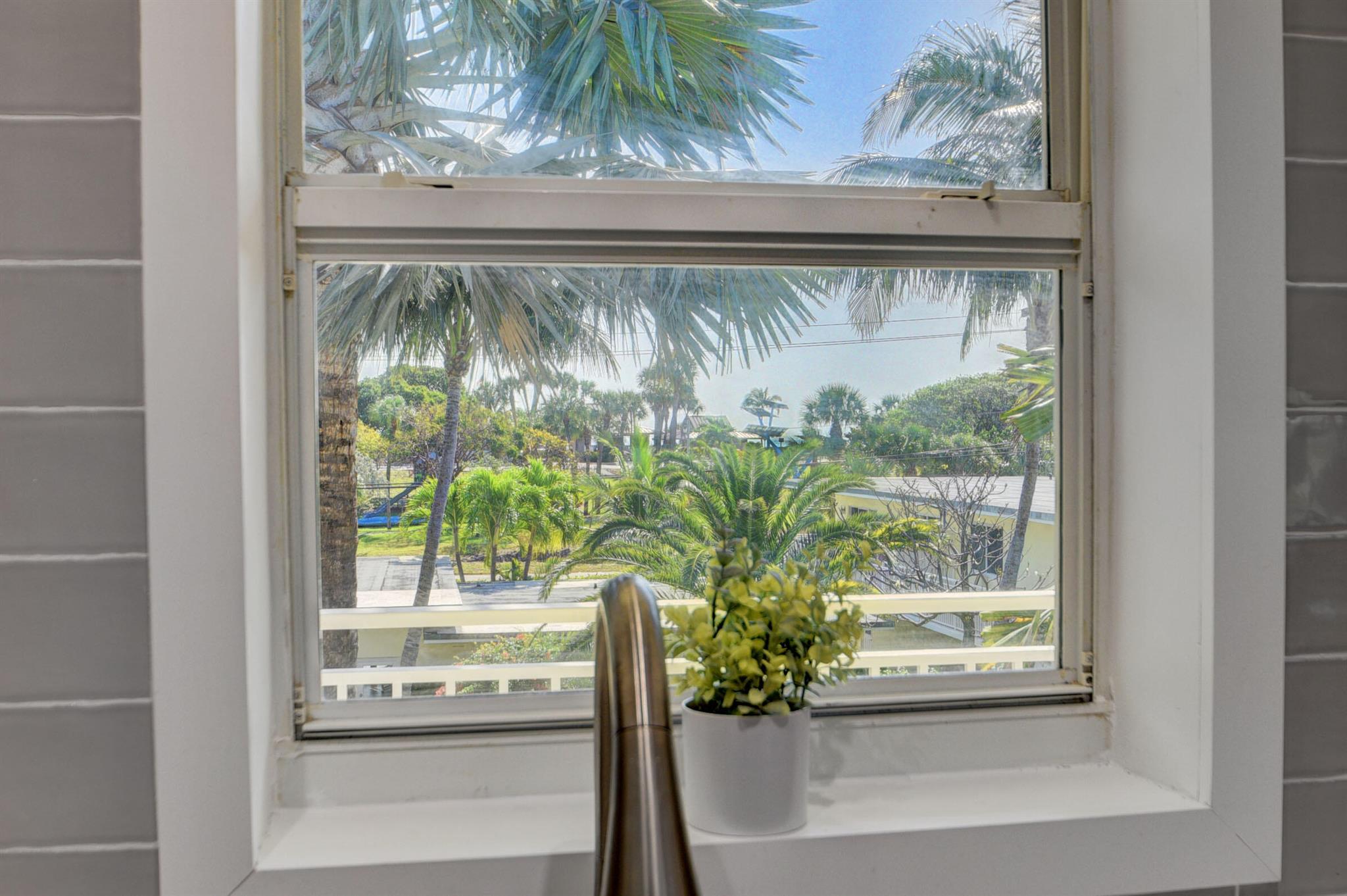OCEAN PARK MANOR CONDO - Residential
